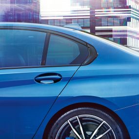 BMW 3 Series Sedan, Hofmeister kink. Lateral detail view of the rear window with Hofmeister kink.
