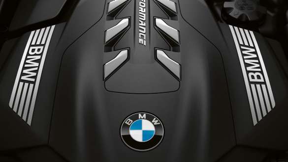 BMW TwinPower Turbo inline 6-cylinder diesel engine. BMW 8 Series Coupé, top view, BMW TwinPower Turbo inline 6-cylinder diesel engine.
