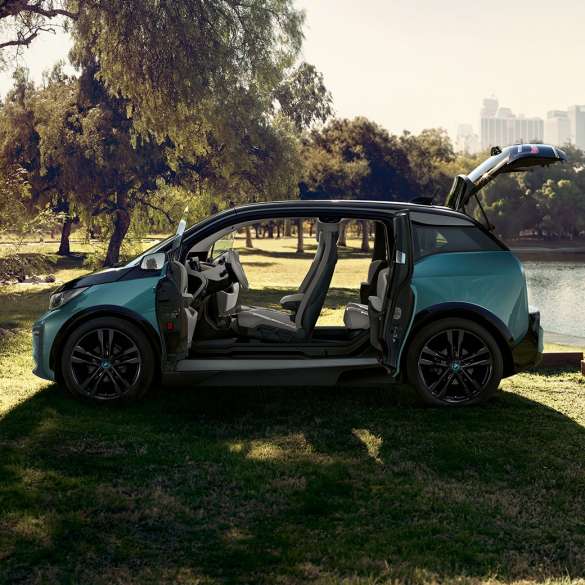 BMW i3 2018 view with open doors BMW i3 I01 2018 Jucaro beige with Frozen Grey metallic highlight side view with open doors