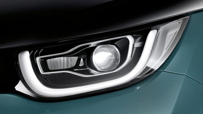 BMW i3 2018 LED headlights BMW i3 I01 2018 Jucaro beige with Frozen Grey metallic highlight close-up front LED headlights