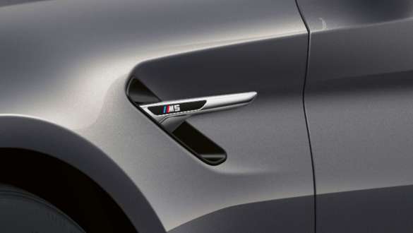 M gills BMW M5 F90 2020 M gills BMW M5 F90 LCI Facelift 2020 Brands Hatch Grey metallic close-up