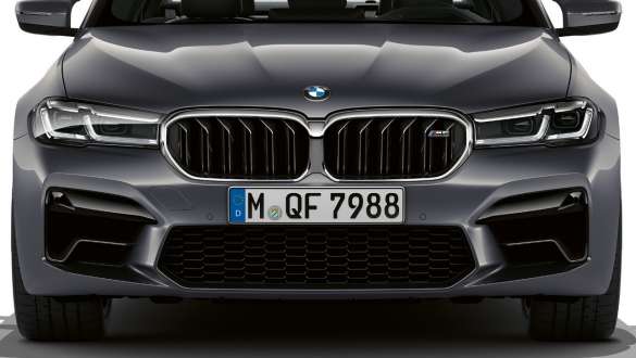 M kidney grille BMW M5 F90 2020 front view M kidney grille BMW M5 F90 LCI Facelift 2020 Brands Hatch Grey metallic front view