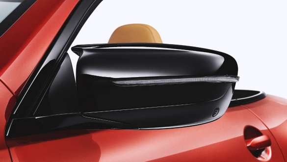 Mirror caps in black. BMW M8 Competition Convertible with mirror caps in black.