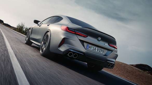 Adaptive M suspension BMW M8 Gran Coupé F93 LCI Facelift 2022 BMW M8 Gran Coupé F93 LCI Facelift 2022 BMW Individual Frozen Pure Grey metallic M specific suspension three-quarter rear view driving low-angle shot