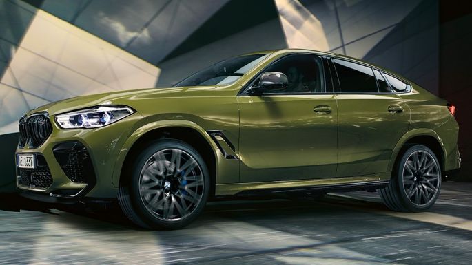 BMW X6 M Competition side view BMW X6 M Competition with M light alloy wheels F96 BMW Individual Special Paint Urban Green side view