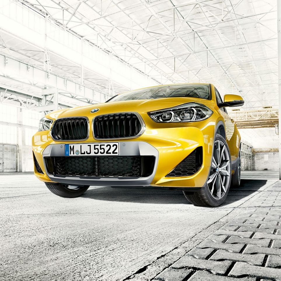 Double kidney BMW X2 F39 BMW X2 2018 F39 Galvanic Gold metallic front view Double kidney