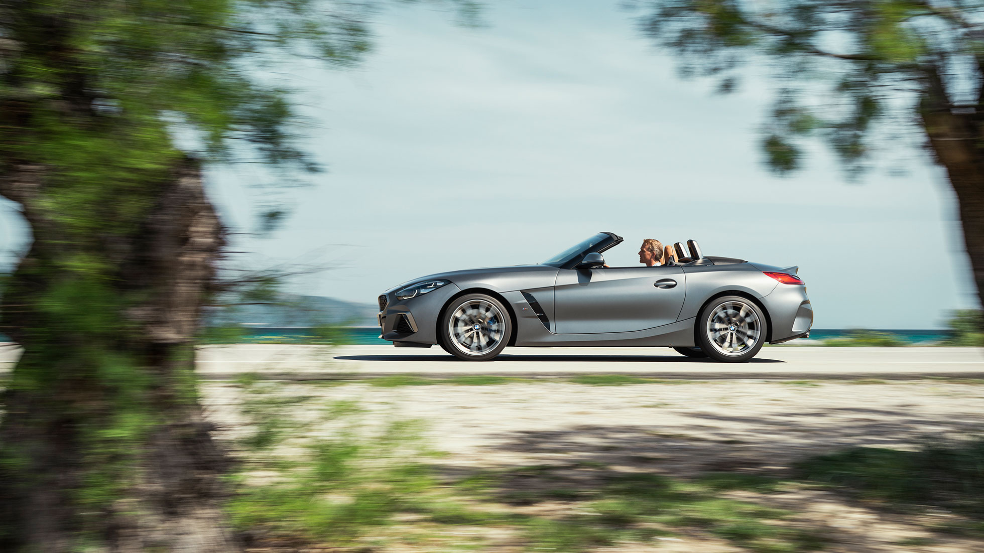 Exterior BMW Z4 M40i G29 BMW Z4 Roadster M40i G29 2019 Cabrio BMW Individual Frozen Grey metallic side view