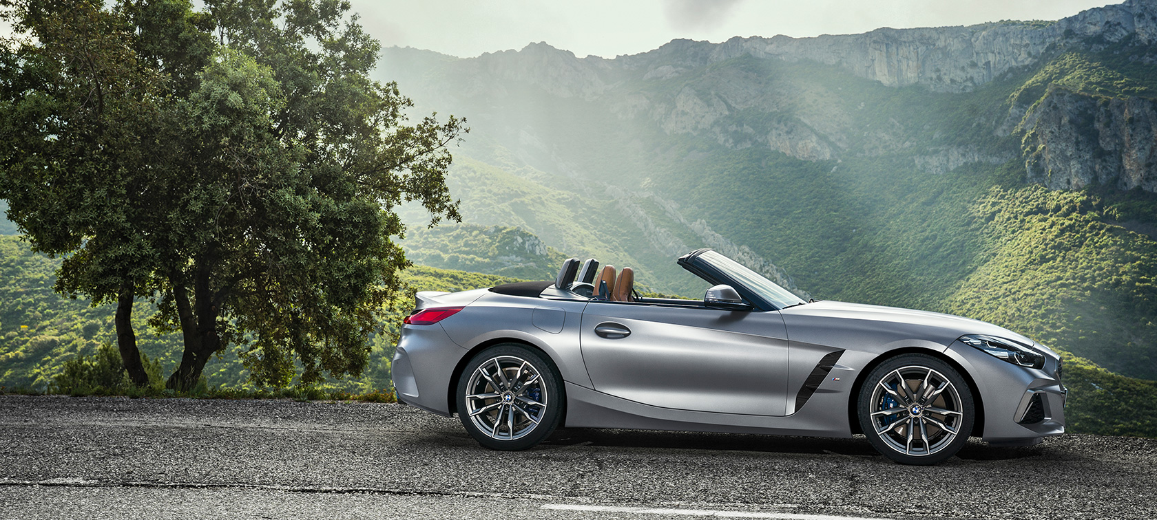 BMW Z4 M40i G29 Cabrio parking BMW Z4 M40i G29 2019 Cabrio BMW Individual Frozen Grey metallic parking side view