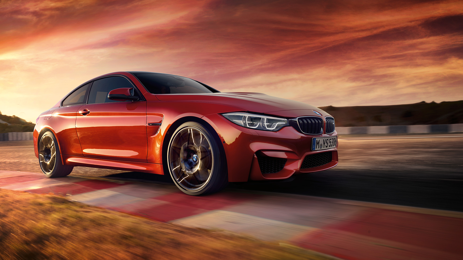 BMW M4 Coupé, M Competition package BMW M4 Coupé, M Competition package, driving dynamics