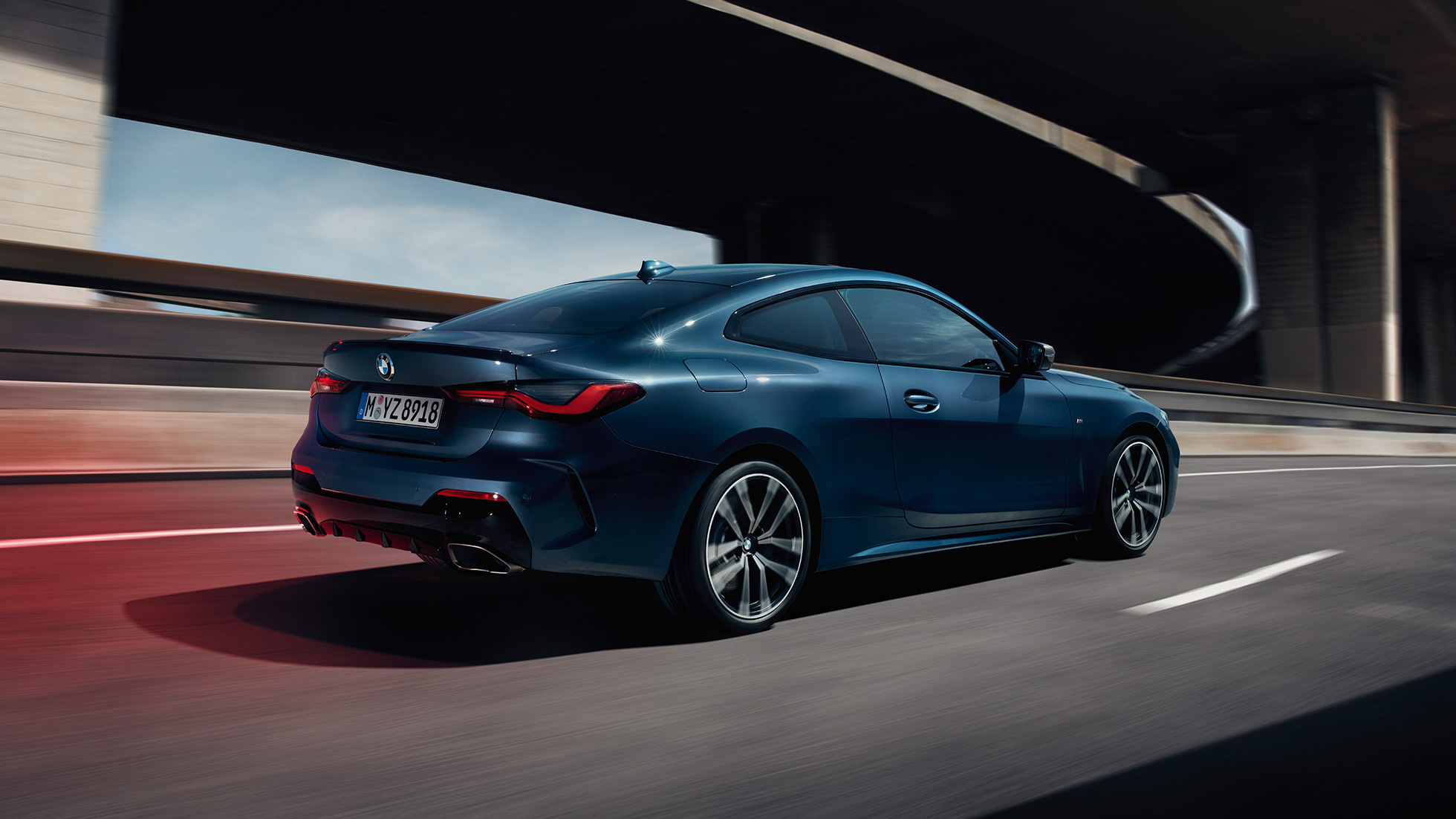 Three quarter rear view BMW M440i xDrive Coupé G22 2020 BMW M440i xDrive Coupé Arctic Race Blue metallic G22 2020 three quarter side view