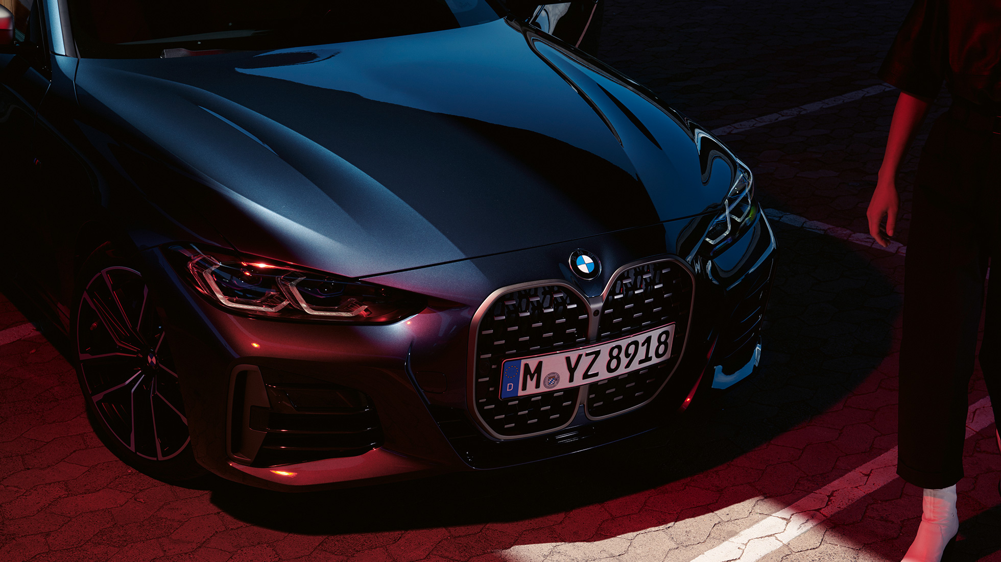 BMW double kidney BMW M440i xDrive Coupé G22 2020 BMW M440i xDrive Coupé Arctic Race Blue metallic G22 2020 three quarter front view BMW double kidney