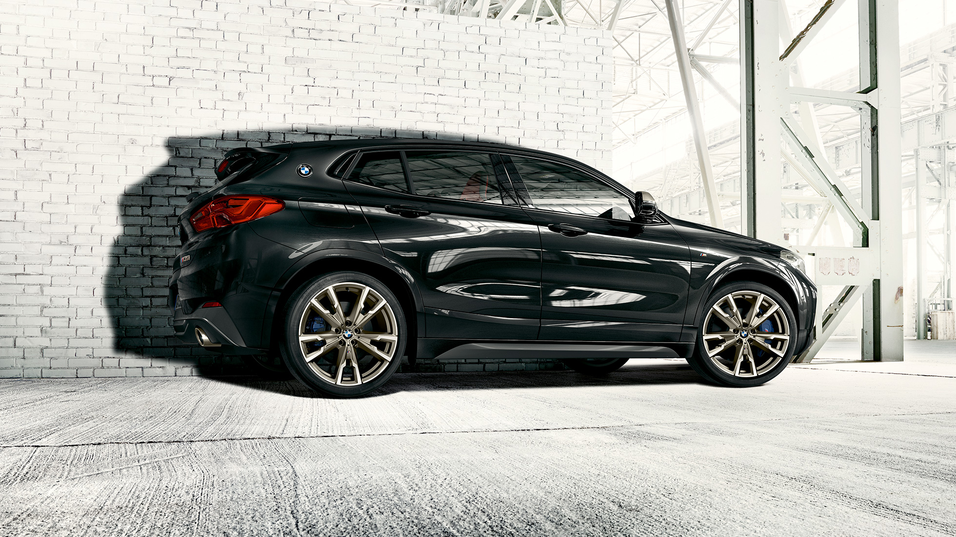 Exterior BMW X2 M35i Exterior BMW X2 M35i Sapphire Black metallic F39 side view