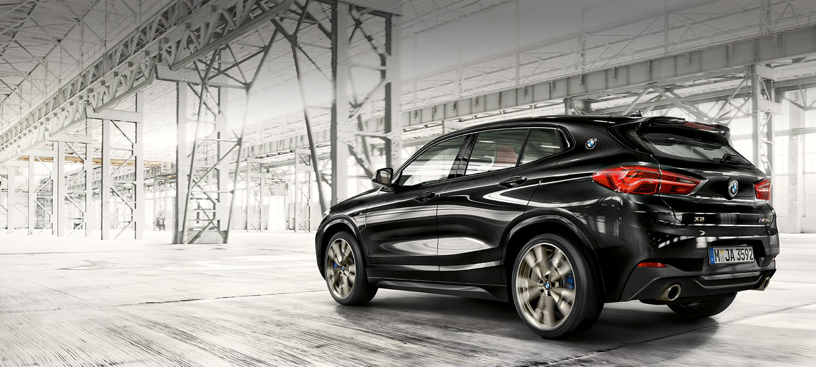 Three-quarter rear view BMW X2 M35i BMW X2 M35i Sapphire Black metallic F39 Three-quarter rear view