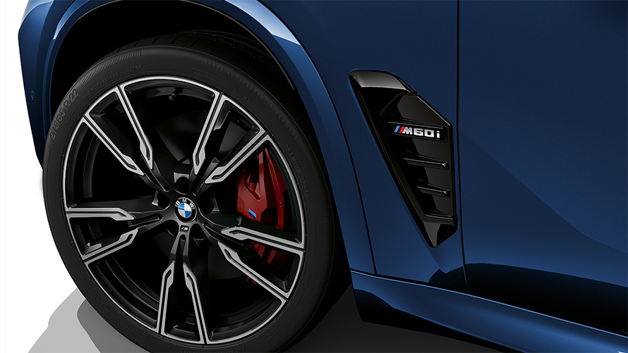 BMW X5 M60i xDrive G05 MP Air breather close-up 