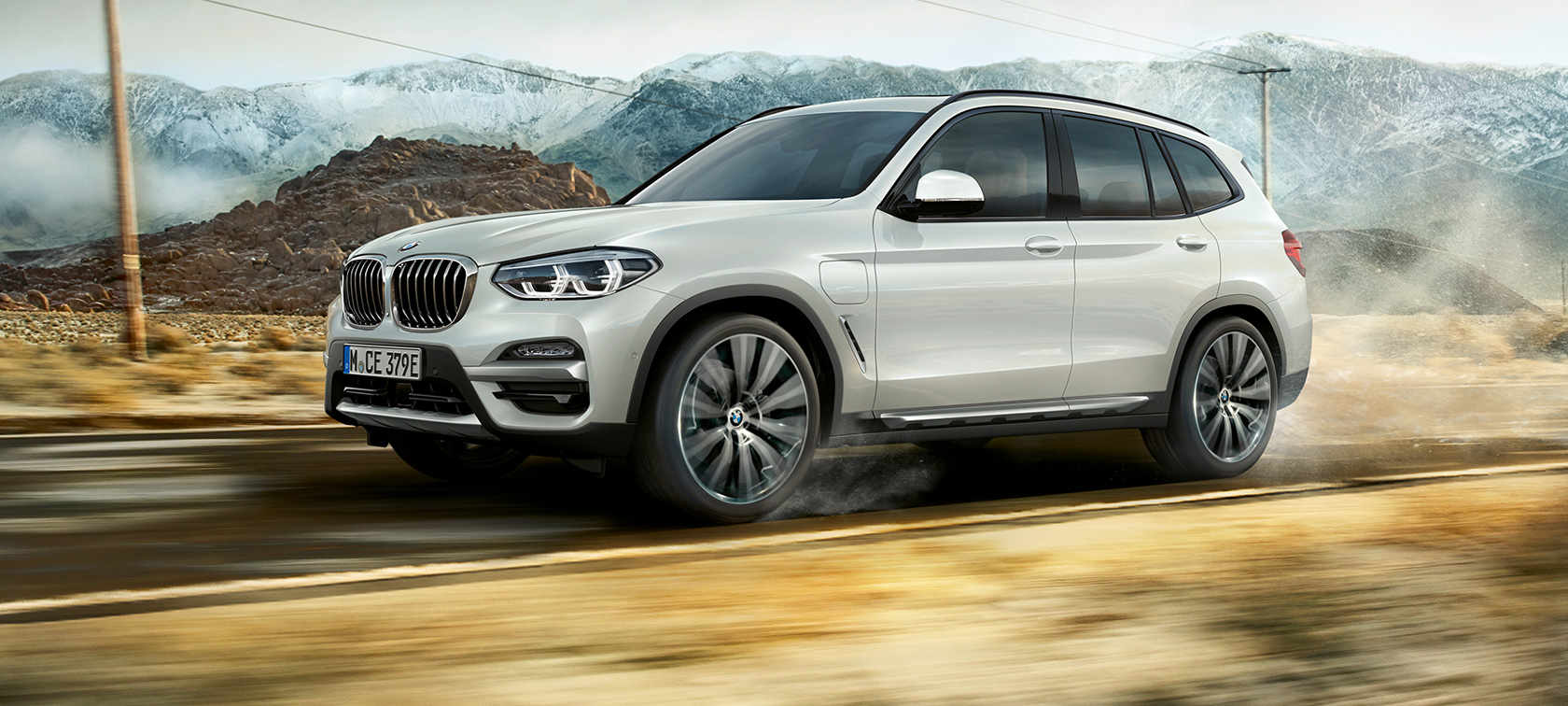 BMW X3 xDrive30e in curve BMW X3 xDrive30e in curve