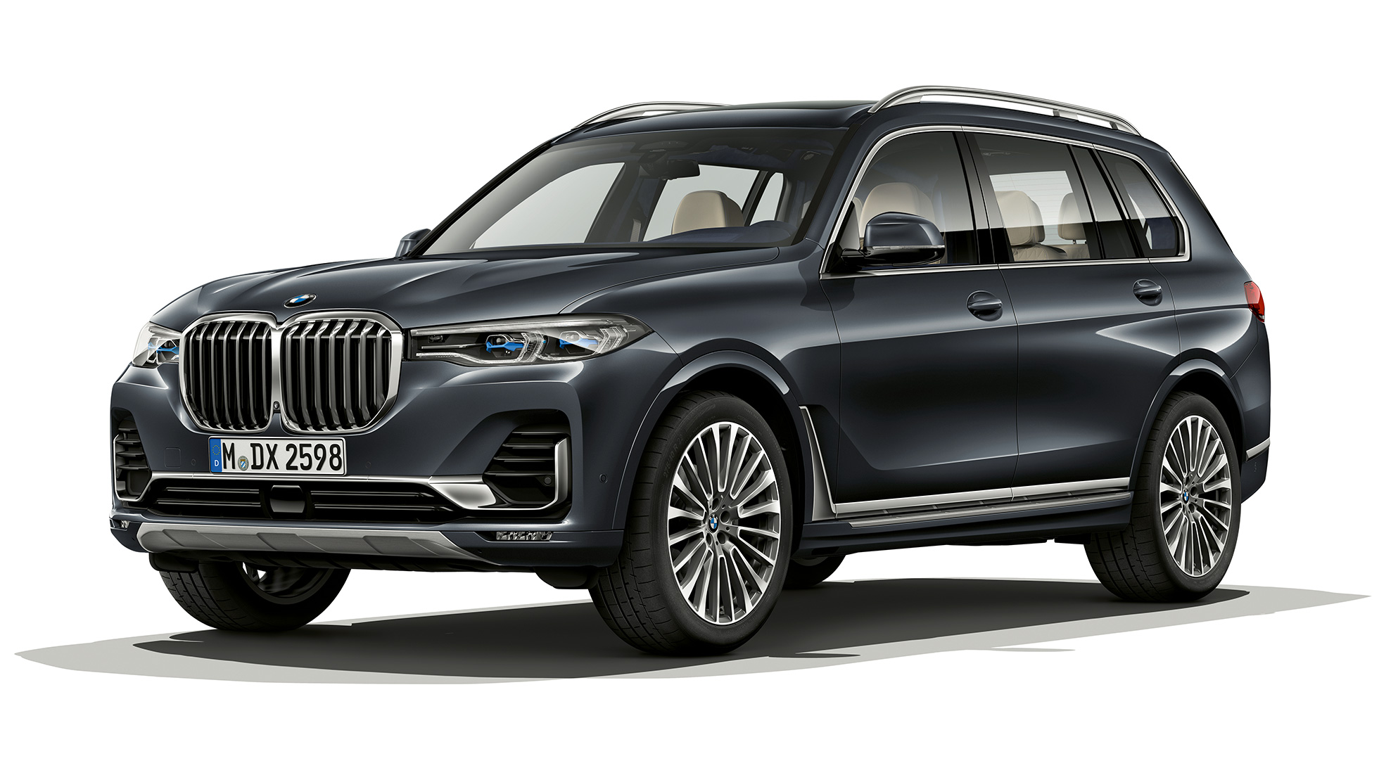 BMW X7 Studio shot of the BMW X7 three-quarter front view in Design Pure Excellence